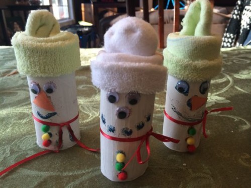 Here is a fun snowman craft you can make after reading a book like Frosty the Snowman!