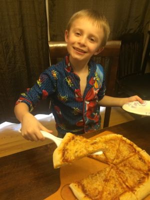 http://mommyuniversitynj.com/wp-content/uploads/2016/05/Serving-Pizza-with-Curious-Chef-Server.jpg